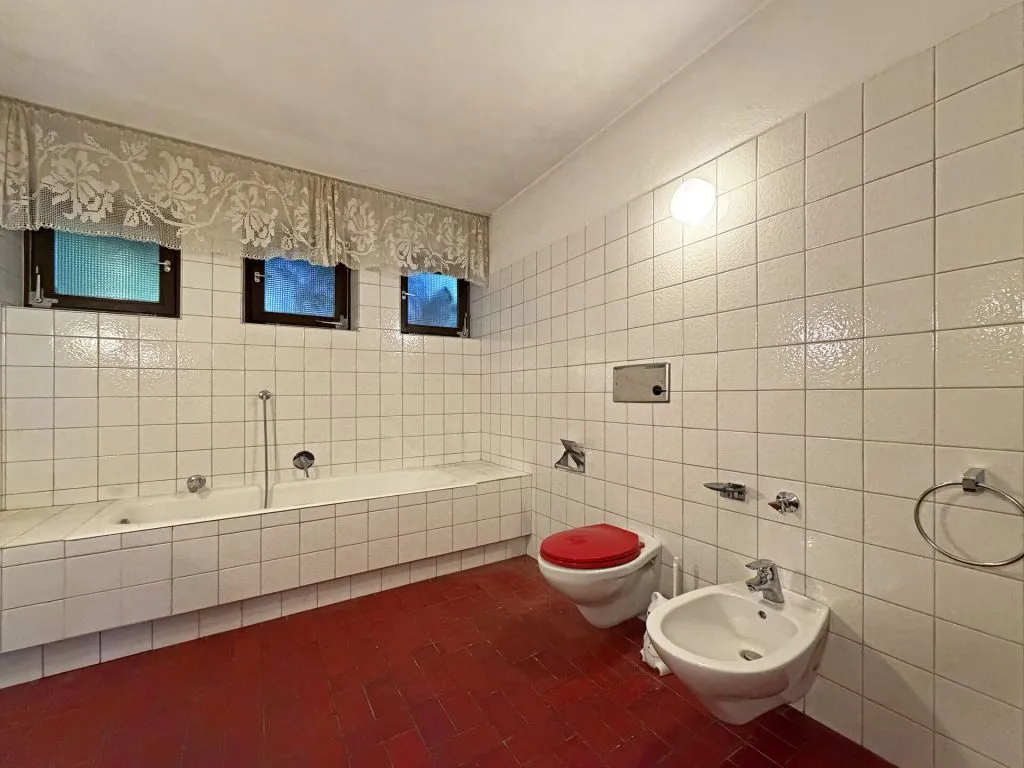 Immobilienangebot - Seitingen-Oberflacht - Alle - Besonderes Haus für besondere Ideen.
10 Zimmer auf 240 m². Mit Garten und
großen Garagen. TOP-Preis.