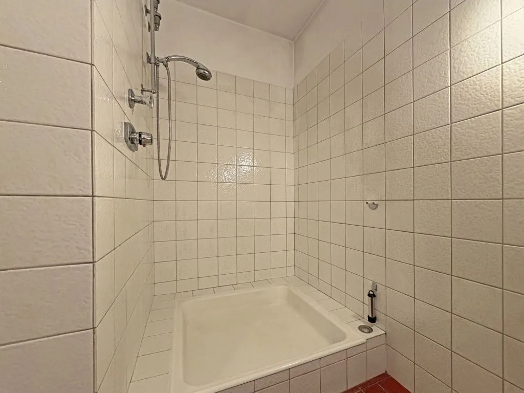 Immobilienangebot - Seitingen-Oberflacht - Alle - Besonderes Haus für besondere Ideen.
10 Zimmer auf 240 m². Mit Garten und
großen Garagen. TOP-Preis.