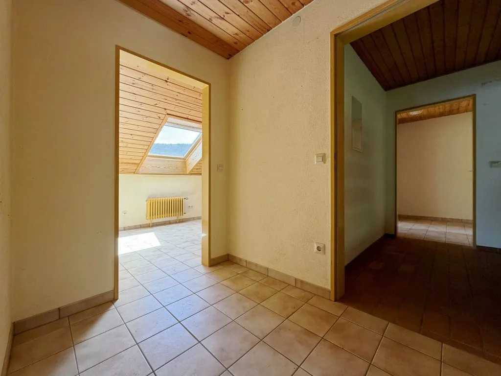 Immobilienangebot - Seitingen-Oberflacht - Alle - Besonderes Haus für besondere Ideen.
10 Zimmer auf 240 m². Mit Garten und
großen Garagen. TOP-Preis.