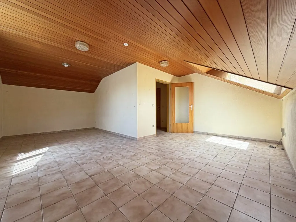 Immobilienangebot - Seitingen-Oberflacht - Alle - Besonderes Haus für besondere Ideen.
10 Zimmer auf 240 m². Mit Garten und
großen Garagen. TOP-Preis.