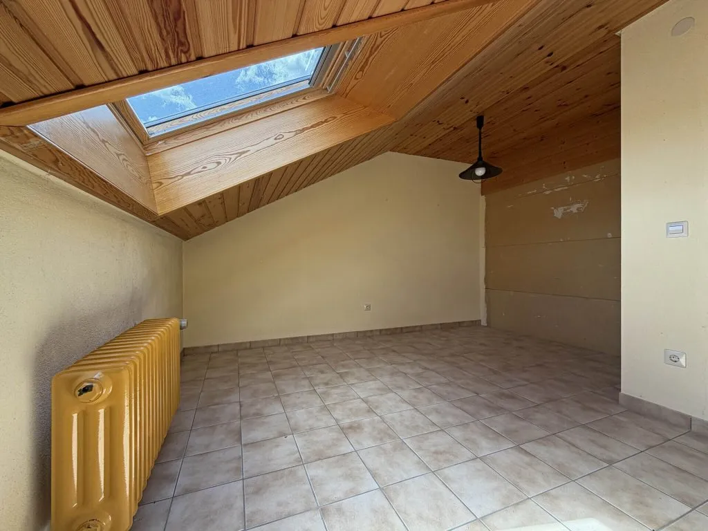 Immobilienangebot - Seitingen-Oberflacht - Alle - Besonderes Haus für besondere Ideen.
10 Zimmer auf 240 m². Mit Garten und
großen Garagen. TOP-Preis.
