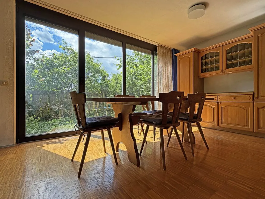 Immobilienangebot - Seitingen-Oberflacht - Alle - Besonderes Haus für besondere Ideen.
10 Zimmer auf 240 m². Mit Garten und
großen Garagen. TOP-Preis.