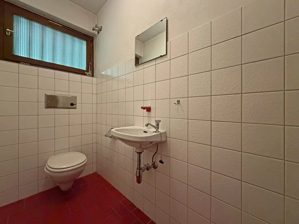 Immobilienangebot - Seitingen-Oberflacht - Alle - Besonderes Haus für besondere Ideen.
10 Zimmer auf 240 m². Mit Garten und
großen Garagen. TOP-Preis.