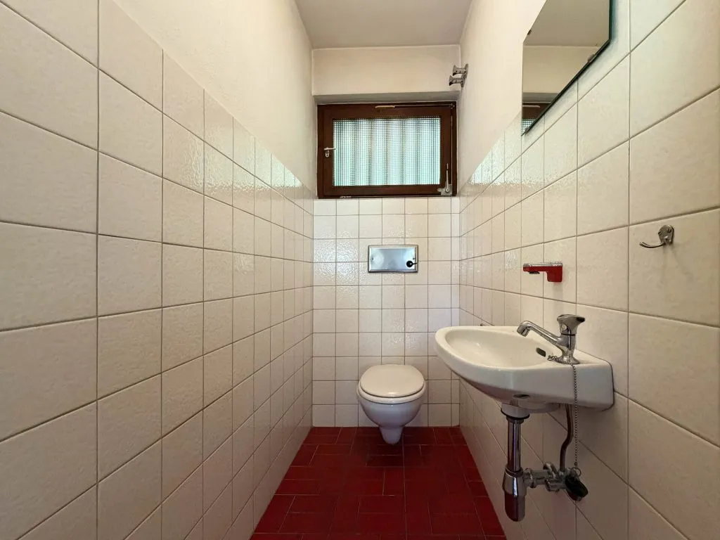 Immobilienangebot - Seitingen-Oberflacht - Alle - Besonderes Haus für besondere Ideen.
10 Zimmer auf 240 m². Mit Garten und
großen Garagen. TOP-Preis.