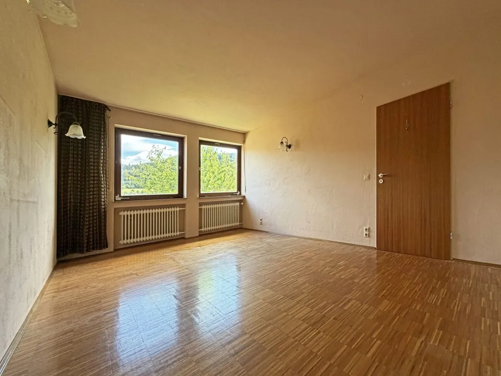 Immobilienangebot - Seitingen-Oberflacht - Alle - Besonderes Haus für besondere Ideen.
10 Zimmer auf 240 m². Mit Garten und
großen Garagen. TOP-Preis.