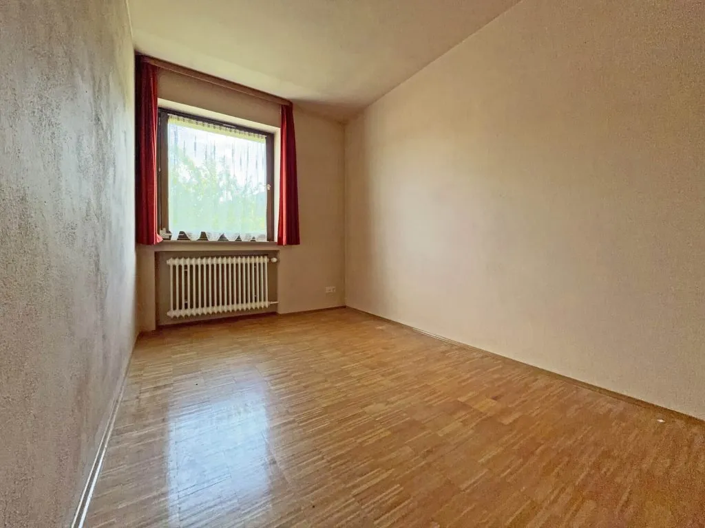 Immobilienangebot - Seitingen-Oberflacht - Alle - Besonderes Haus für besondere Ideen.
10 Zimmer auf 240 m². Mit Garten und
großen Garagen. TOP-Preis.