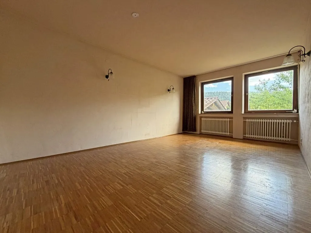 Immobilienangebot - Seitingen-Oberflacht - Alle - Besonderes Haus für besondere Ideen.
10 Zimmer auf 240 m². Mit Garten und
großen Garagen. TOP-Preis.