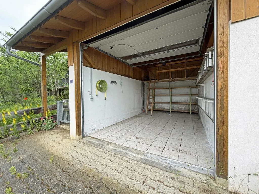 Immobilienangebot - Seitingen-Oberflacht - Alle - Besonderes Haus für besondere Ideen.
10 Zimmer auf 240 m². Mit Garten und
großen Garagen. TOP-Preis.