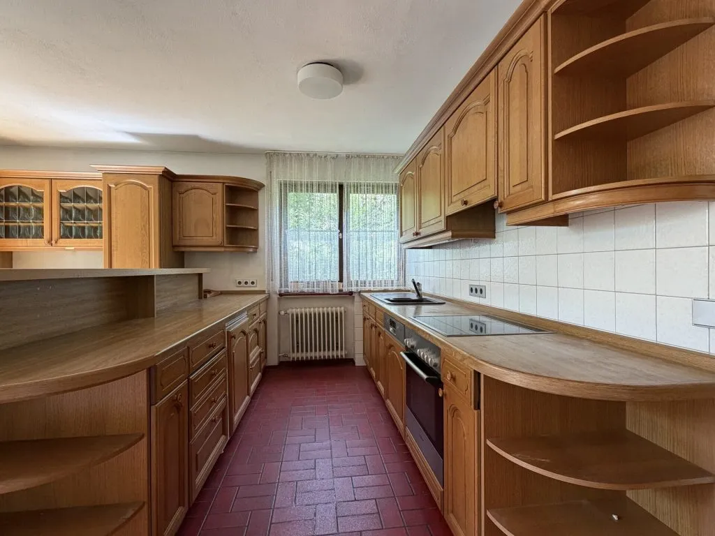 Immobilienangebot - Seitingen-Oberflacht - Alle - Besonderes Haus für besondere Ideen.
10 Zimmer auf 240 m². Mit Garten und
großen Garagen. TOP-Preis.