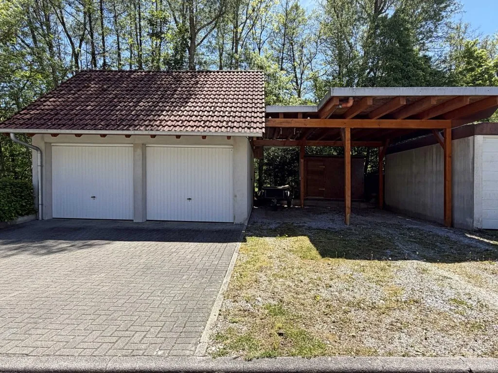 Immobilienangebot - Niedereschach / Kappel - Alle - Sorry...leider reserviert. 7 Zimmer auf
201 m². Separate Einliegerwohnung.
2 Garagen. 2 Carports.