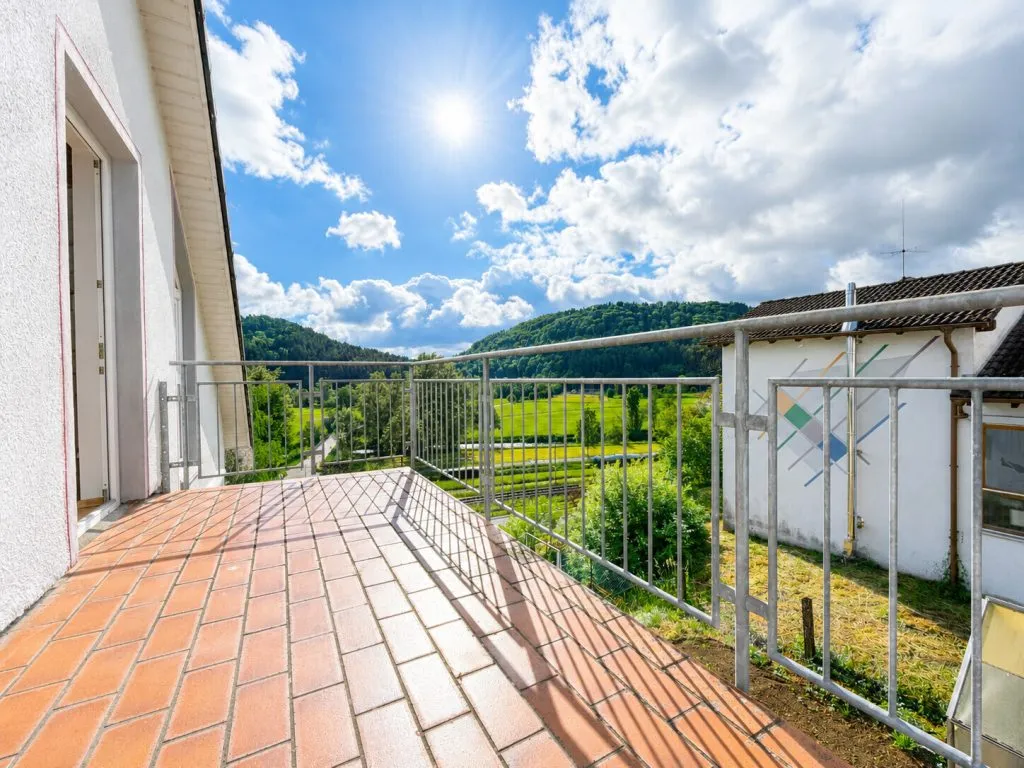 Immobilienangebot - Epfendorf - Alle - Sorry...leider reserviert. Familienhaus
mit 2 Wohnungen. 7 Zimmer. 183 m².
3 Garagen. WOW-Ausblick.