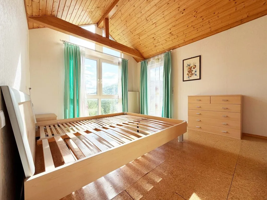 Immobilienangebot - Epfendorf - Alle - Sorry...leider reserviert. Familienhaus
mit 2 Wohnungen. 7 Zimmer. 183 m².
3 Garagen. WOW-Ausblick.