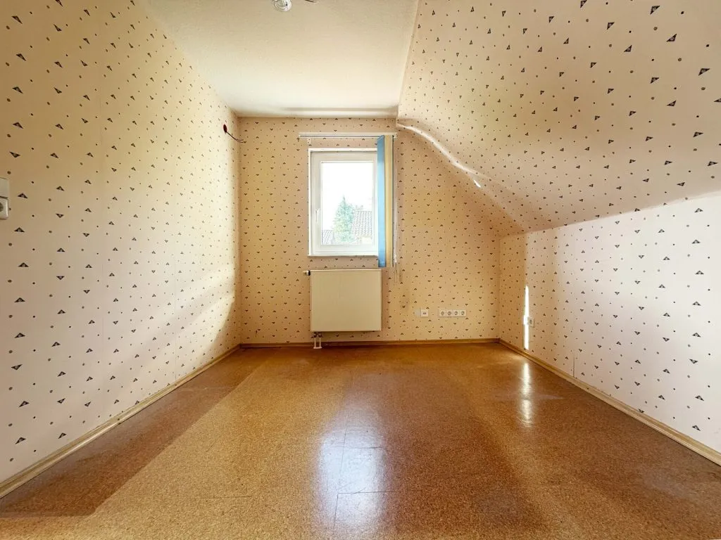 Immobilienangebot - Epfendorf - Alle - Sorry...leider reserviert. Familienhaus
mit 2 Wohnungen. 7 Zimmer. 183 m².
3 Garagen. WOW-Ausblick.