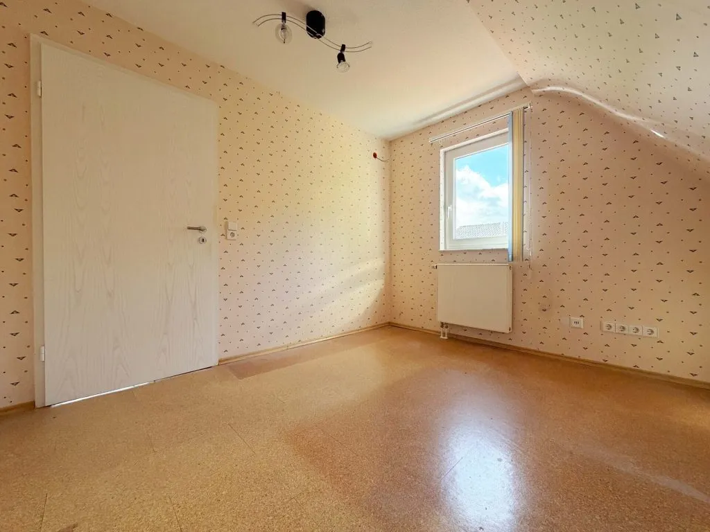 Immobilienangebot - Epfendorf - Alle - Sorry...leider reserviert. Familienhaus
mit 2 Wohnungen. 7 Zimmer. 183 m².
3 Garagen. WOW-Ausblick.