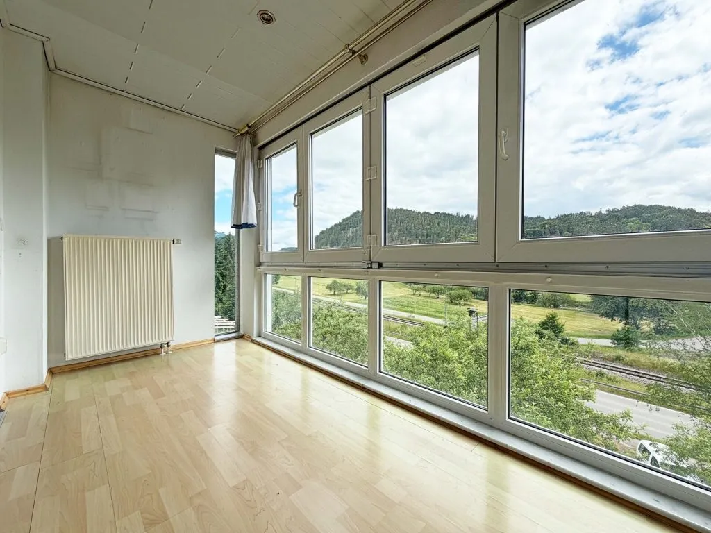 Immobilienangebot - Epfendorf - Alle - Sorry...leider reserviert. Familienhaus
mit 2 Wohnungen. 7 Zimmer. 183 m².
3 Garagen. WOW-Ausblick.