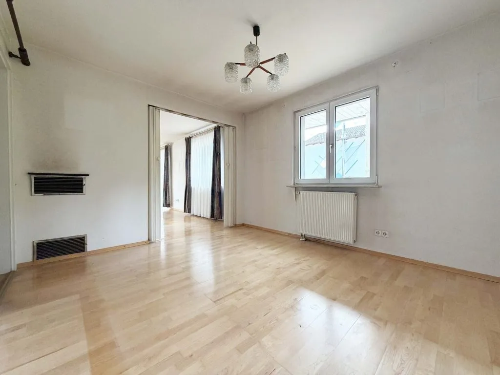 Immobilienangebot - Epfendorf - Alle - Sorry...leider reserviert. Familienhaus
mit 2 Wohnungen. 7 Zimmer. 183 m².
3 Garagen. WOW-Ausblick.