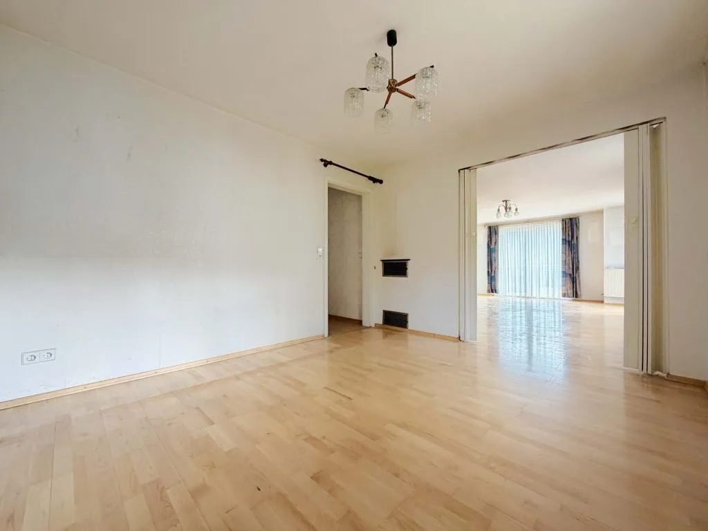 Immobilienangebot - Epfendorf - Alle - Sorry...leider reserviert. Familienhaus
mit 2 Wohnungen. 7 Zimmer. 183 m².
3 Garagen. WOW-Ausblick.