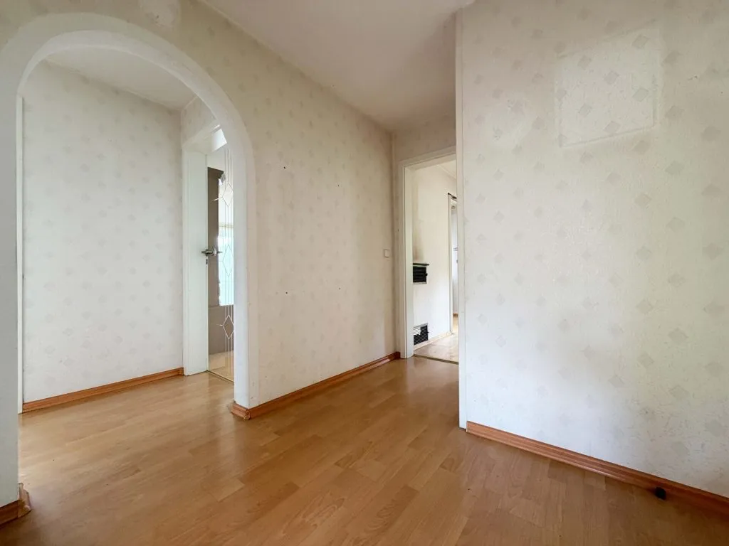 Immobilienangebot - Epfendorf - Alle - Sorry...leider reserviert. Familienhaus
mit 2 Wohnungen. 7 Zimmer. 183 m².
3 Garagen. WOW-Ausblick.