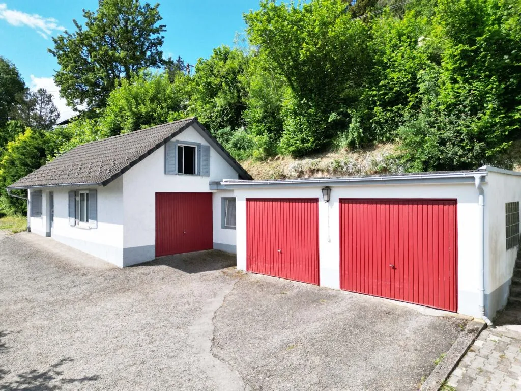 Immobilienangebot - Epfendorf - Alle - Sorry...leider reserviert. Familienhaus
mit 2 Wohnungen. 7 Zimmer. 183 m².
3 Garagen. WOW-Ausblick.