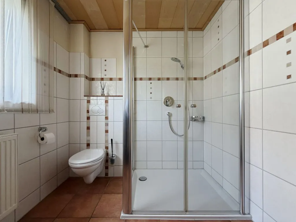 Immobilienangebot - Aldingen - Alle - Sorry...leider reserviert. 2 Wohnungen. 6 Zimmer
auf 163 m². Gartenoase. Terrassen. Garagen.