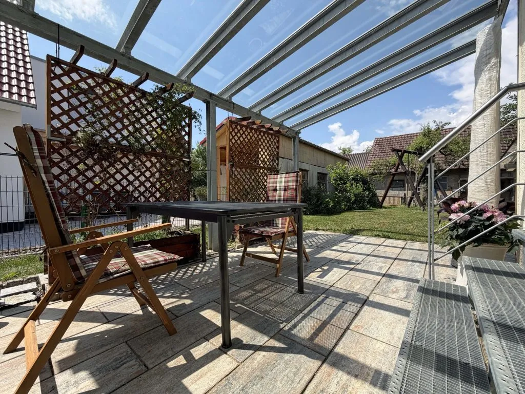 Immobilienangebot - Aldingen - Alle - Sorry...leider reserviert. 2 Wohnungen. 6 Zimmer
auf 163 m². Gartenoase. Terrassen. Garagen.