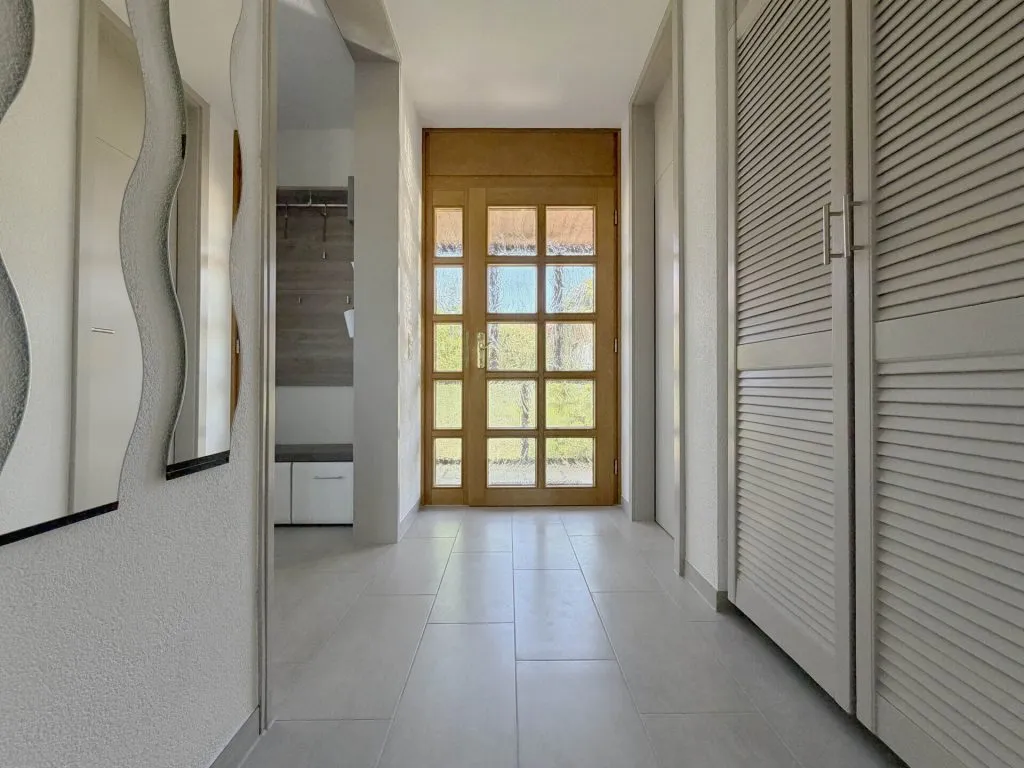 Immobilienangebot - Friedenweiler - Alle - Sorry...leider reserviert. Wohnen auf einer Ebene. 7 Zimmer. 206 m². Einliegerwohnung. 4 Garagen.