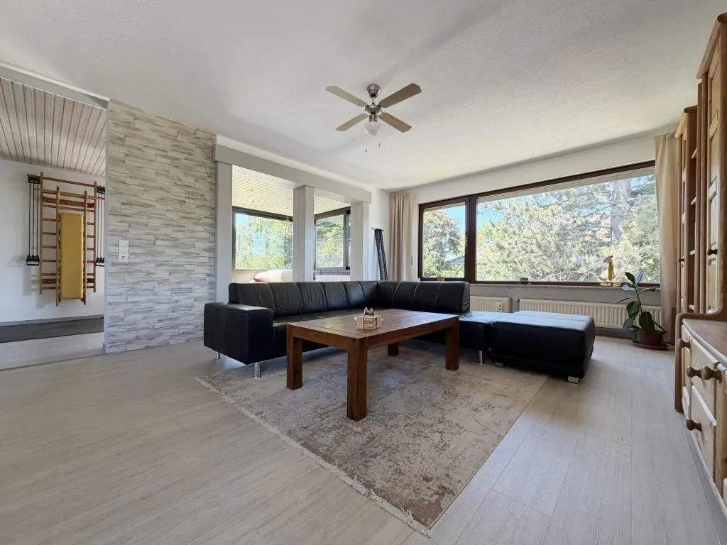 Immobilienangebot - Friedenweiler - Alle - Sorry...leider reserviert. Wohnen auf einer Ebene. 7 Zimmer. 206 m². Einliegerwohnung. 4 Garagen.