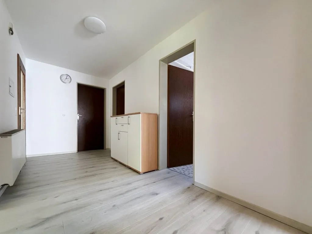 Immobilienangebot - Friedenweiler - Alle - Sorry...leider reserviert. Wohnen auf einer Ebene. 7 Zimmer. 206 m². Einliegerwohnung. 4 Garagen.