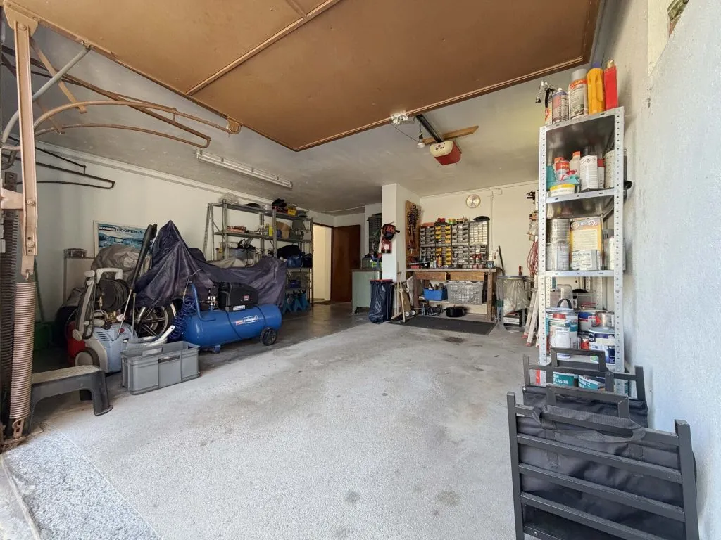 Immobilienangebot - Friedenweiler - Alle - Sorry...leider reserviert. Wohnen auf einer Ebene. 7 Zimmer. 206 m². Einliegerwohnung. 4 Garagen.