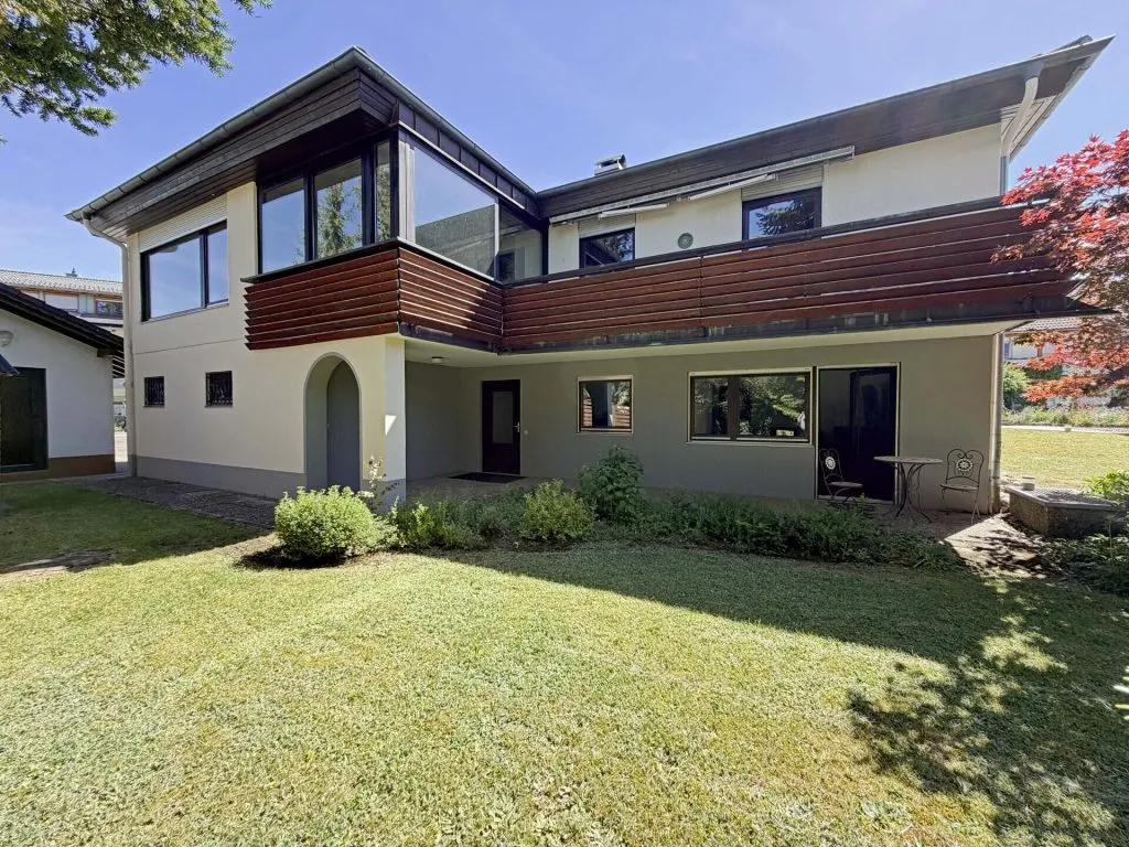 Immobilienangebot - Friedenweiler - Alle - Sorry...leider reserviert. Wohnen auf einer Ebene. 7 Zimmer. 206 m². Einliegerwohnung. 4 Garagen.