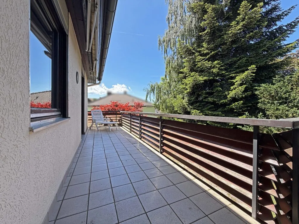 Immobilienangebot - Friedenweiler - Alle - Sorry...leider reserviert. Wohnen auf einer Ebene. 7 Zimmer. 206 m². Einliegerwohnung. 4 Garagen.