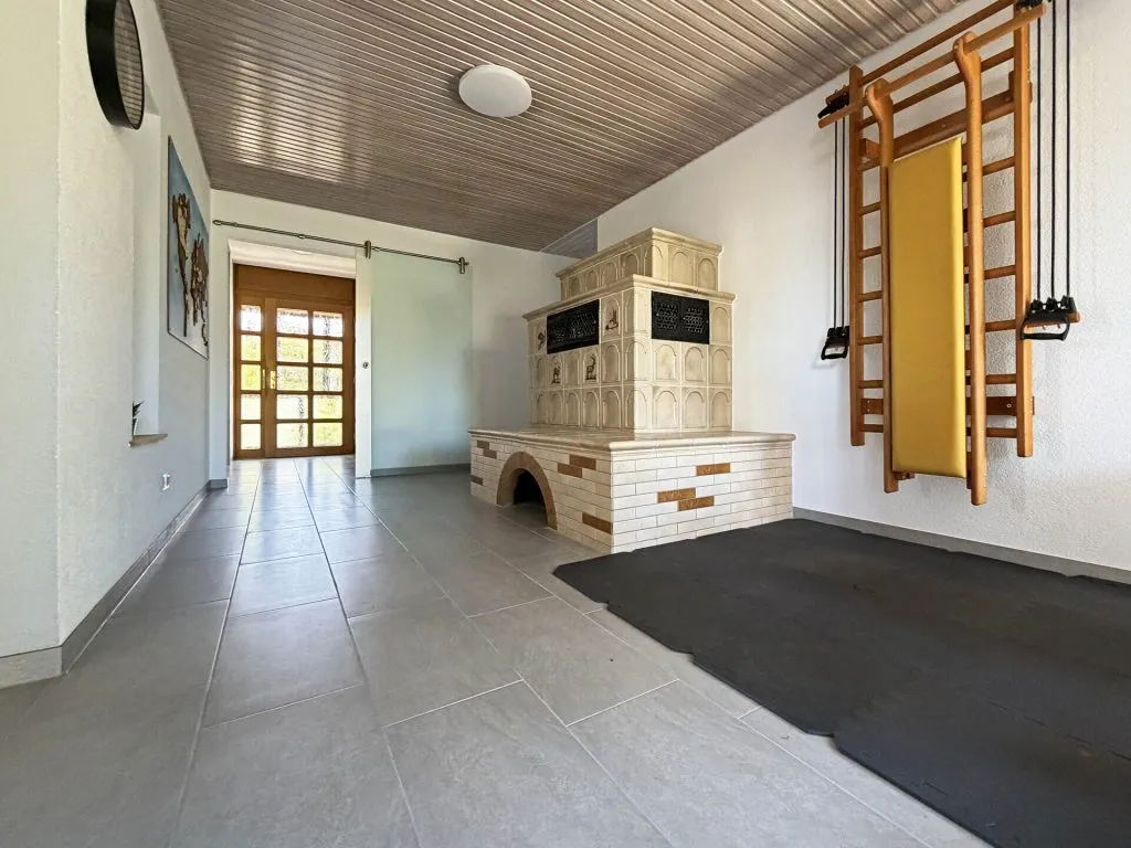 Immobilienangebot - Friedenweiler - Alle - Sorry...leider reserviert. Wohnen auf einer Ebene. 7 Zimmer. 206 m². Einliegerwohnung. 4 Garagen.