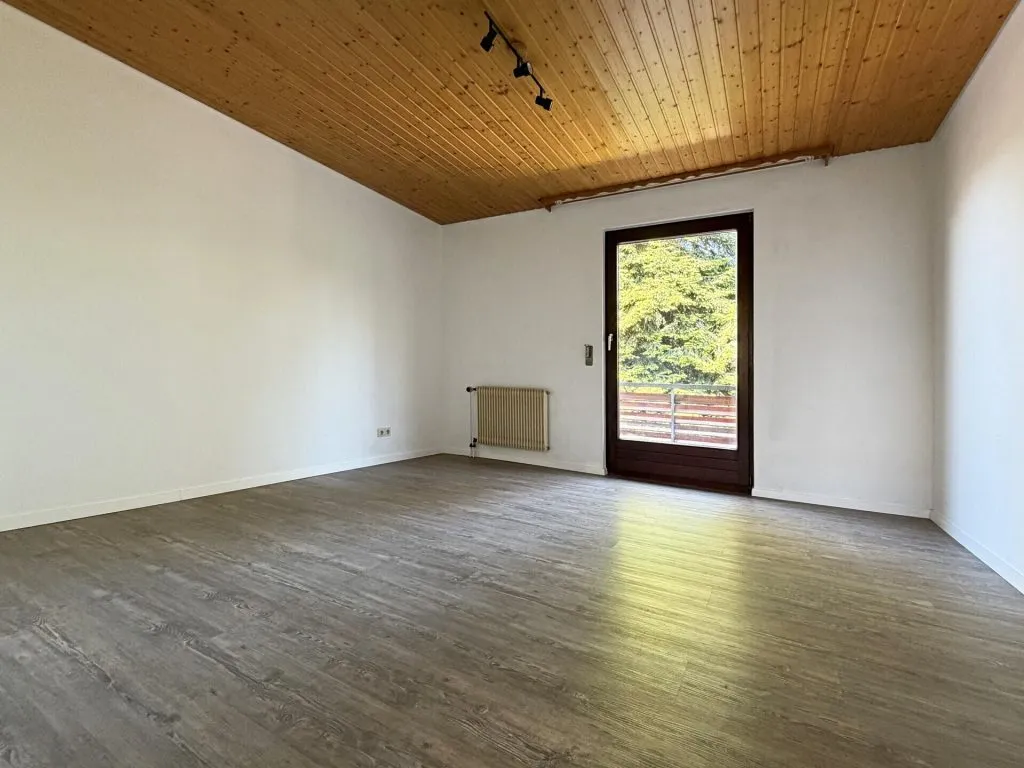 Immobilienangebot - Friedenweiler - Alle - Sorry...leider reserviert. Wohnen auf einer Ebene. 7 Zimmer. 206 m². Einliegerwohnung. 4 Garagen.