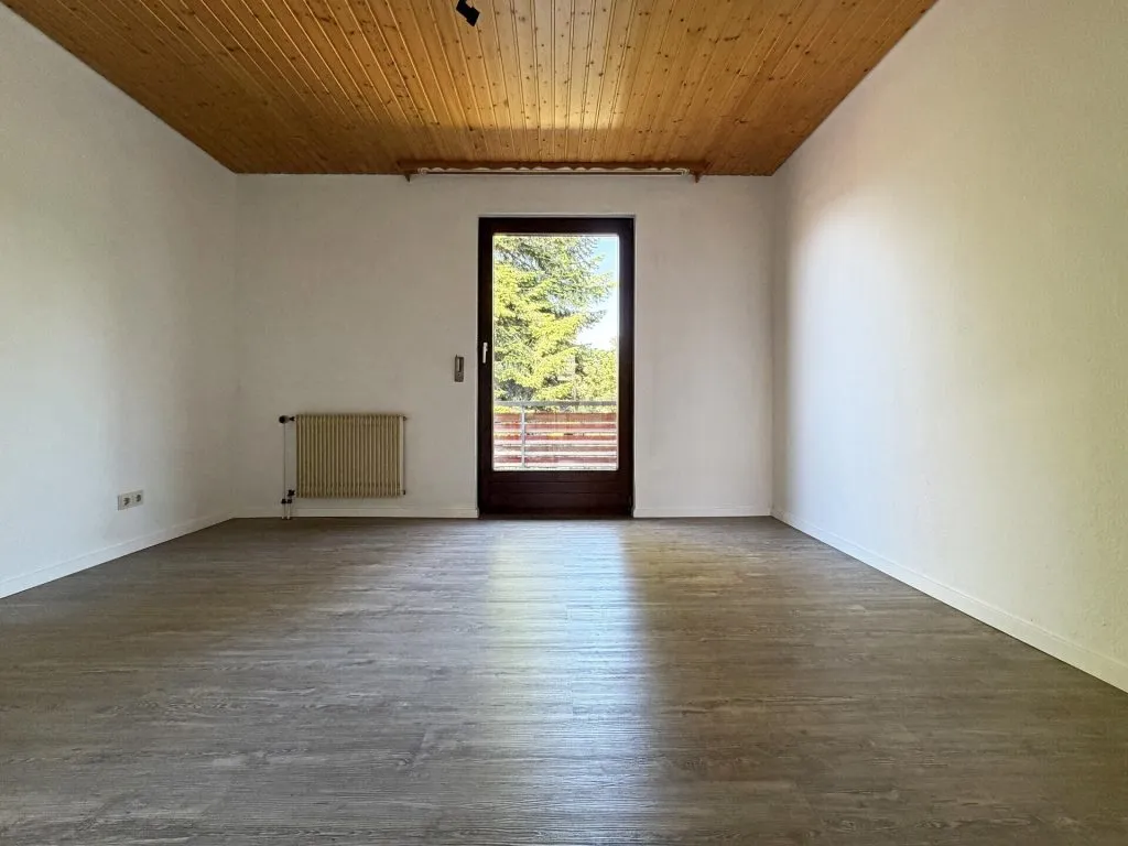 Immobilienangebot - Friedenweiler - Alle - Sorry...leider reserviert. Wohnen auf einer Ebene. 7 Zimmer. 206 m². Einliegerwohnung. 4 Garagen.