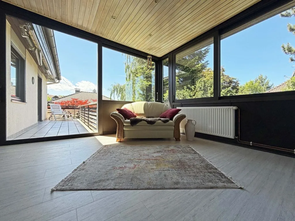Immobilienangebot - Friedenweiler - Alle - Sorry...leider reserviert. Wohnen auf einer Ebene. 7 Zimmer. 206 m². Einliegerwohnung. 4 Garagen.