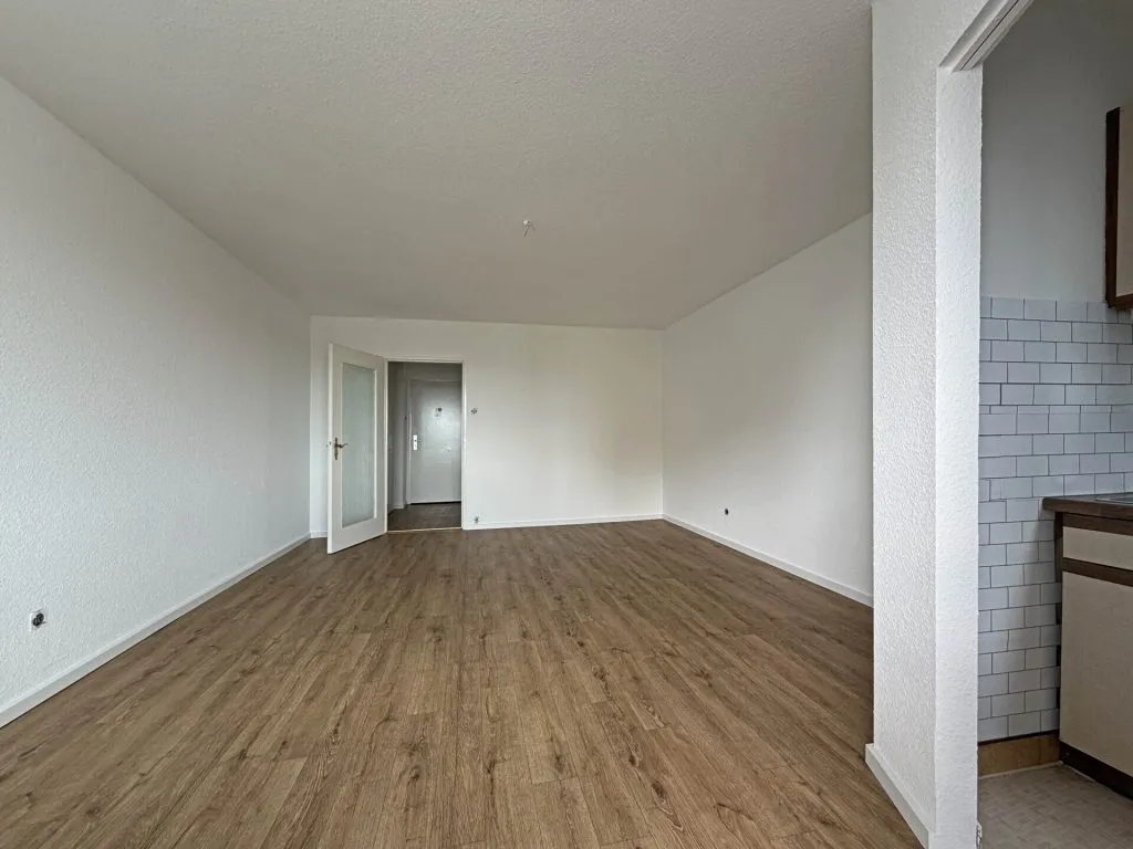 Immobilienangebot - Konstanz / Petershausen - Alle - Sorry...leider reserviert. 1 großes Zimmer plus Küche, Bad und Balkon. 33 m² nur für Dich.