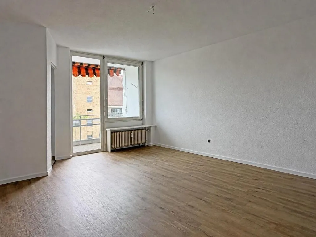 Immobilienangebot - Konstanz / Petershausen - Alle - Sorry...leider reserviert. 1 großes Zimmer plus Küche, Bad und Balkon. 33 m² nur für Dich.