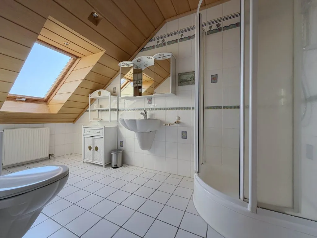 Immobilienangebot - Gaienhofen / Horn - Alle - Höri-Liebe. Familien-Zuhause auf 361 m².
Besondere Ausstattung. Seeblick. Separate
Einliegerwohnung.