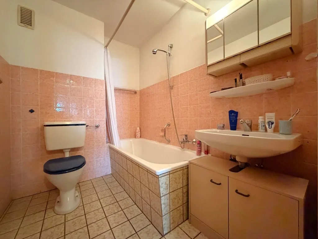 Immobilienangebot - Rietheim-Weilheim / Rietheim - Alle - Kapitalanlage zum TOP-Preis gesucht?
Dazu ein zuverlässiger Mieter gesucht?
2 Zimmer. 56 m². Garage.