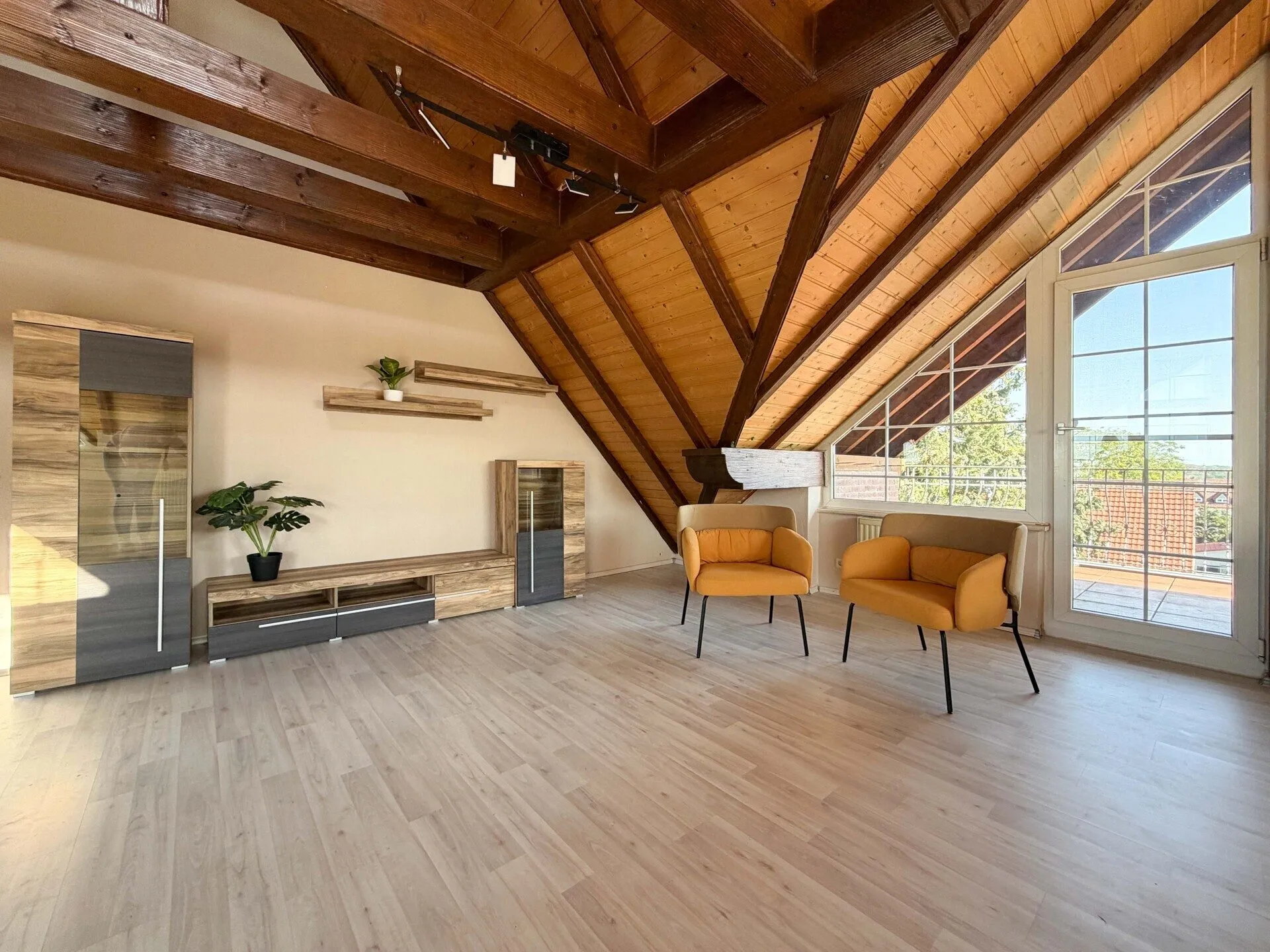 Immobilienangebot - Weil im Schönbuch - Alle - Sofort Kartons packen: 2 Zimmer auf ca. 59 m².
Luftig & hell mit XL-Stauraum, Balkonen und
Garage