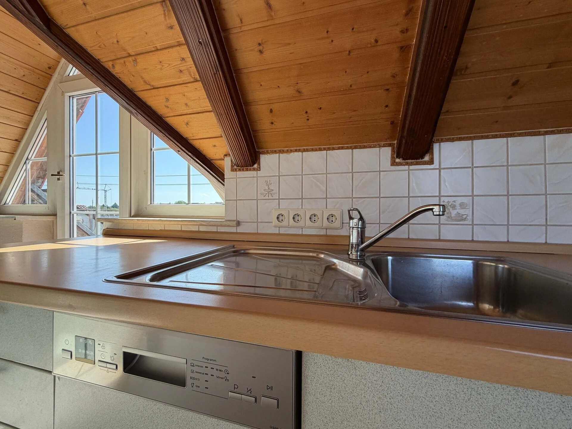 Immobilienangebot - Weil im Schönbuch - Alle - Sofort Kartons packen: 2 Zimmer auf ca. 59 m².
Luftig & hell mit XL-Stauraum, Balkonen und
Garage