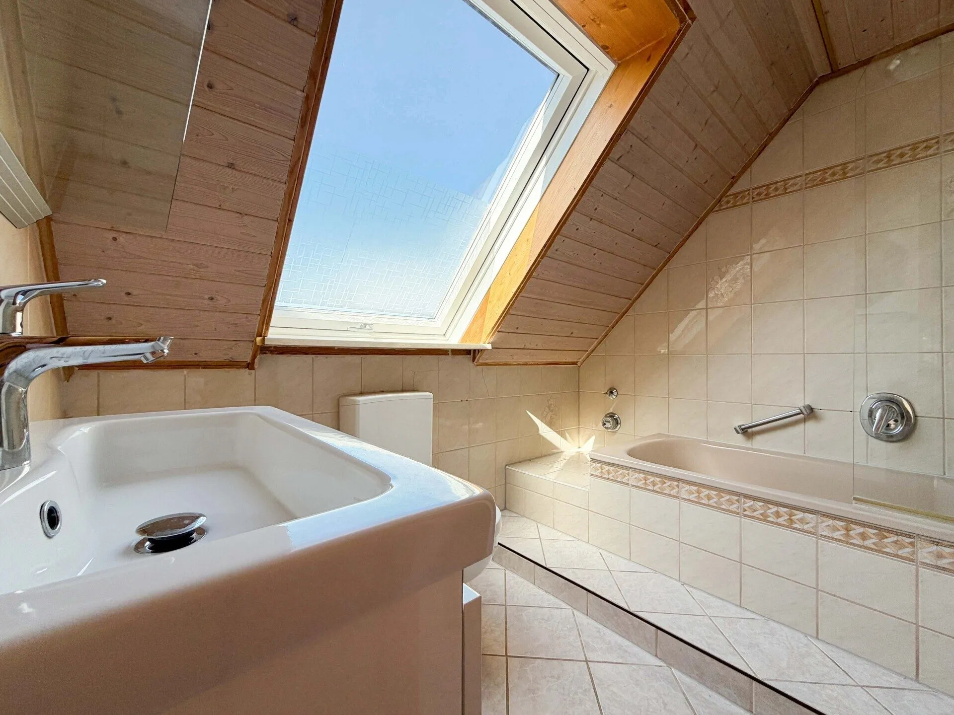 Immobilienangebot - Weil im Schönbuch - Alle - Sofort Kartons packen: 2 Zimmer auf ca. 59 m².
Luftig & hell mit XL-Stauraum, Balkonen und
Garage
