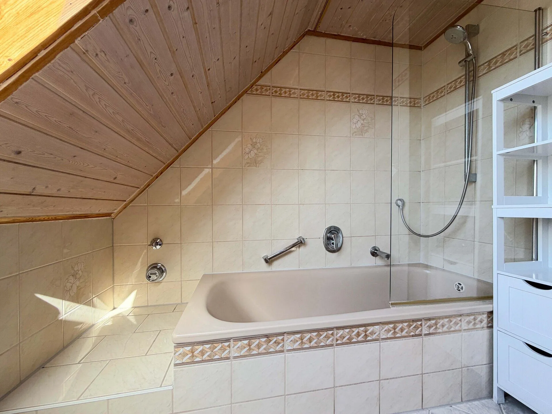 Immobilienangebot - Weil im Schönbuch - Alle - Sofort Kartons packen: 2 Zimmer auf ca. 59 m².
Luftig & hell mit XL-Stauraum, Balkonen und
Garage