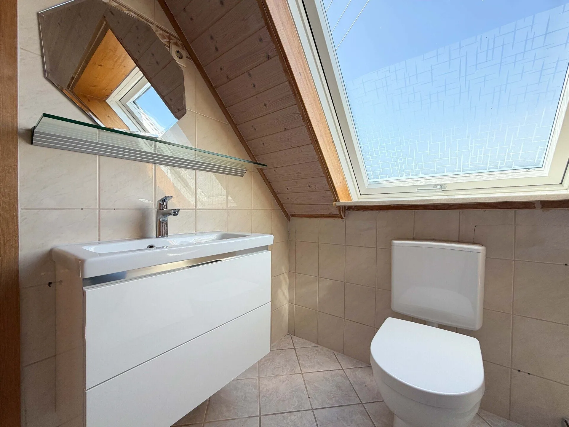 Immobilienangebot - Weil im Schönbuch - Alle - Sofort Kartons packen: 2 Zimmer auf ca. 59 m².
Luftig & hell mit XL-Stauraum, Balkonen und
Garage