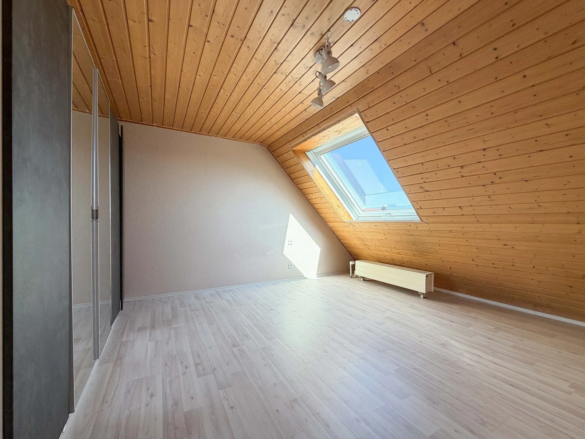 Immobilienangebot - Weil im Schönbuch - Alle - Sofort Kartons packen: 2 Zimmer auf ca. 59 m².
Luftig & hell mit XL-Stauraum, Balkonen und
Garage