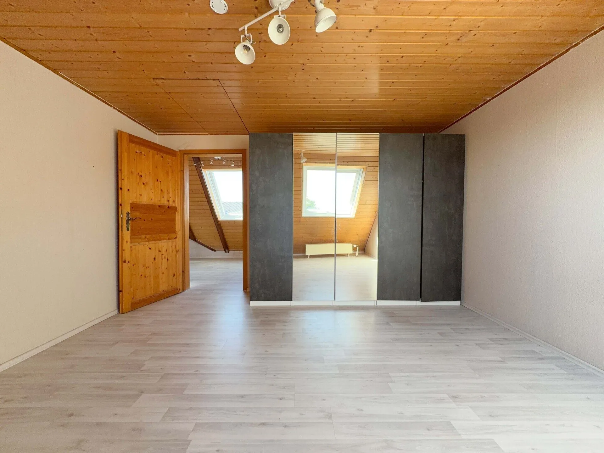 Immobilienangebot - Weil im Schönbuch - Alle - Sofort Kartons packen: 2 Zimmer auf ca. 59 m².
Luftig & hell mit XL-Stauraum, Balkonen und
Garage