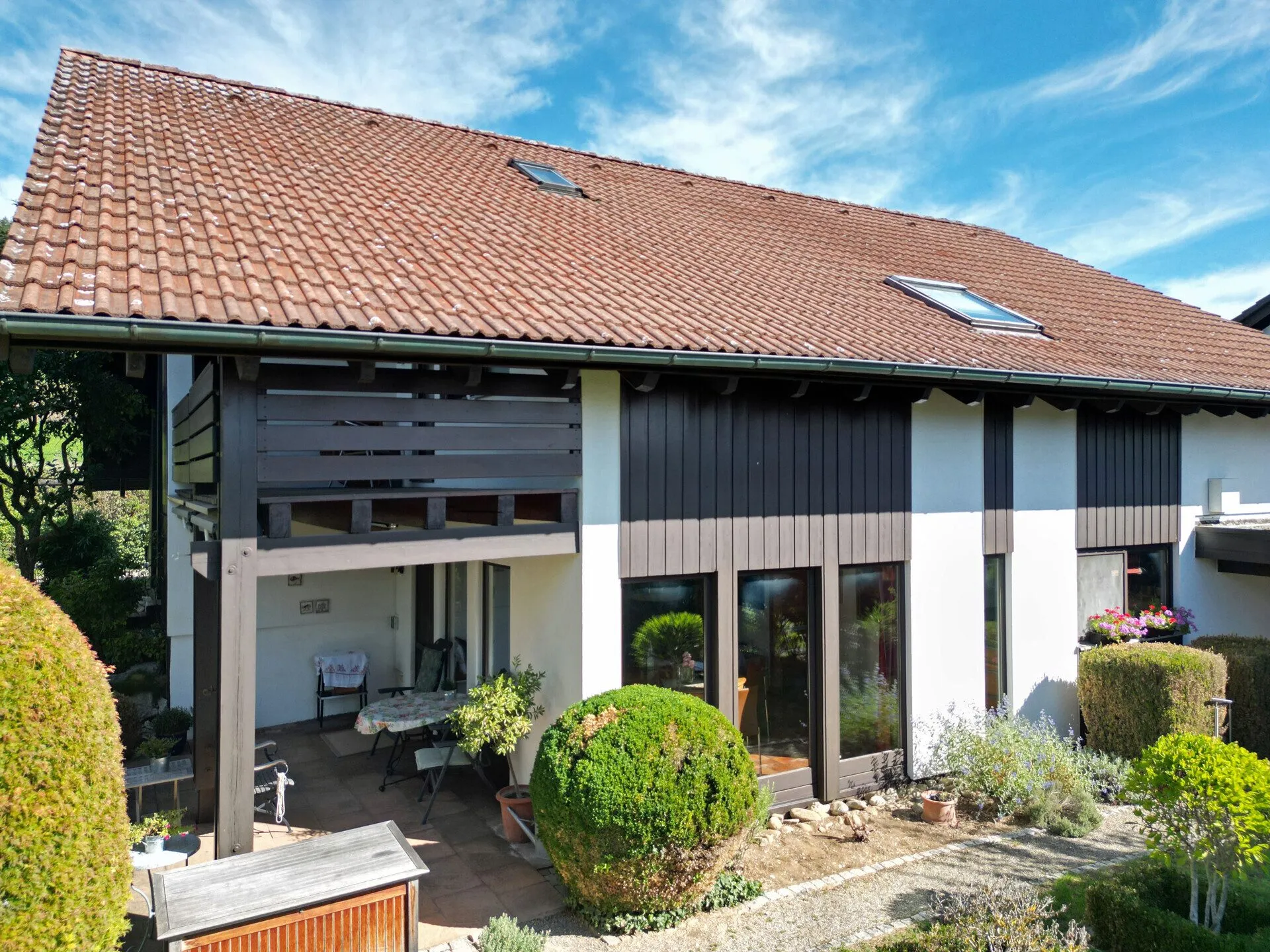 Immobilienangebot - Tuttlingen / Nendingen - Alle - Sorry...leider reserviert. Zuhause für Familien. 6 Zimmer auf 189 m². Mit Einliegerwohnung.