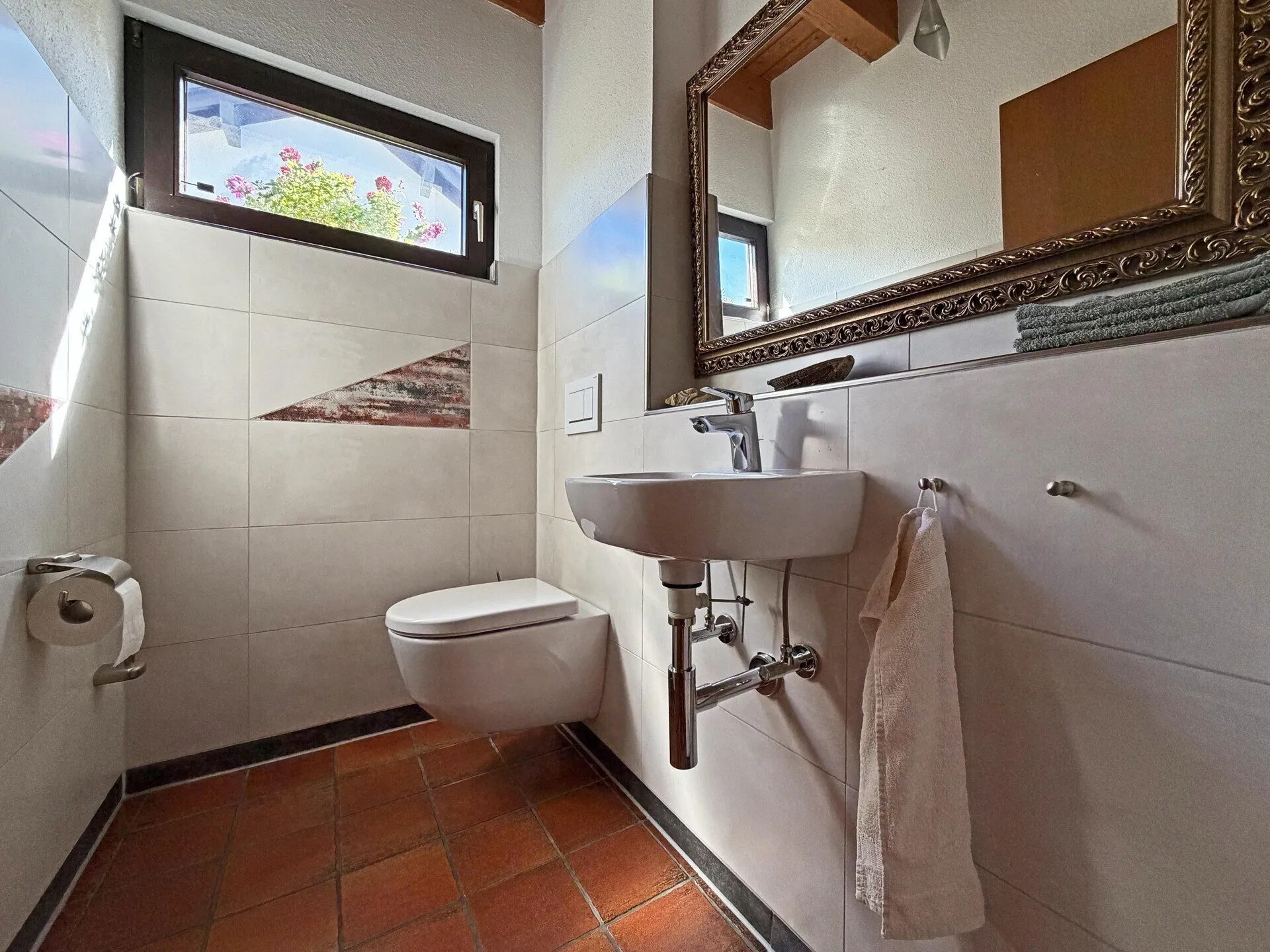 Immobilienangebot - Tuttlingen / Nendingen - Alle - Sorry...leider reserviert. Zuhause für Familien. 6 Zimmer auf 189 m². Mit Einliegerwohnung.