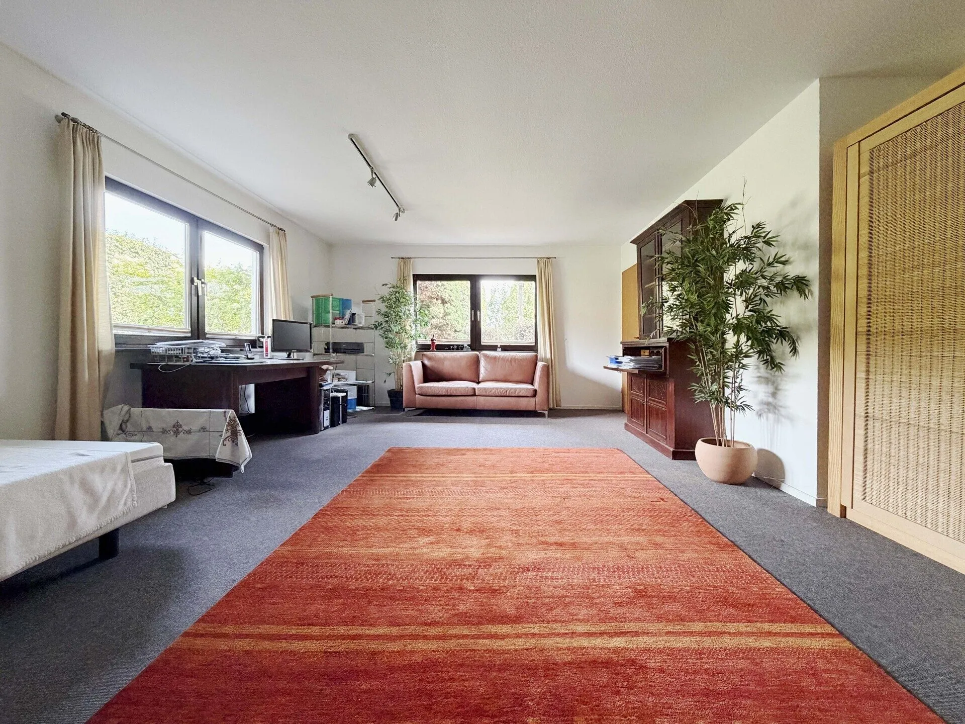Immobilienangebot - Tuttlingen / Nendingen - Alle - Sorry...leider reserviert. Zuhause für Familien. 6 Zimmer auf 189 m². Mit Einliegerwohnung.