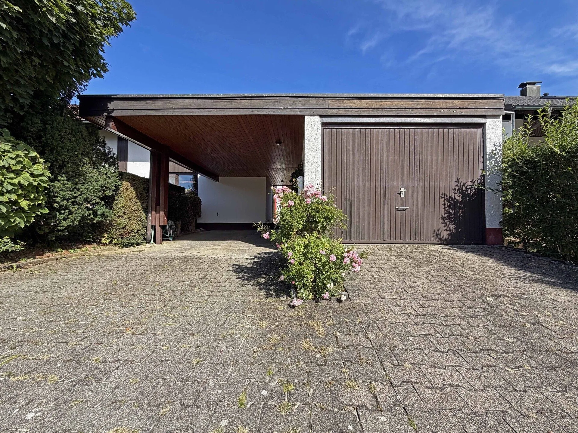 Immobilienangebot - Tuttlingen / Nendingen - Alle - Sorry...leider reserviert. Zuhause für Familien. 6 Zimmer auf 189 m². Mit Einliegerwohnung.